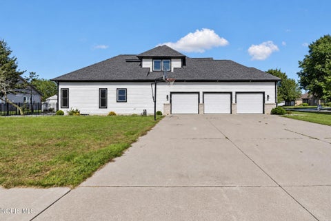 Tiny photo for 520 Pine Valley Drive, Bowling Green, OH 43402 (MLS # 10014165)