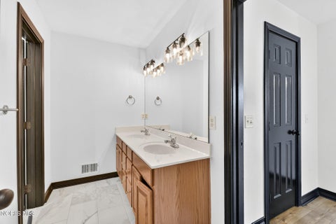 Tiny photo for 520 Pine Valley Drive, Bowling Green, OH 43402 (MLS # 10014165)