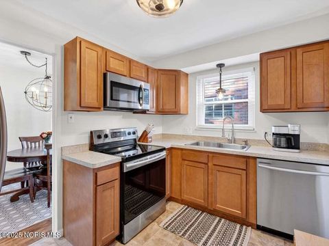 Tiny photo for 4250 Garrison Road, Toledo, OH 43613 (MLS # 10000863)