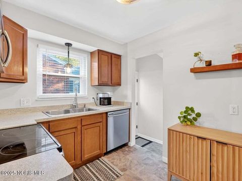 Tiny photo for 4250 Garrison Road, Toledo, OH 43613 (MLS # 10000863)