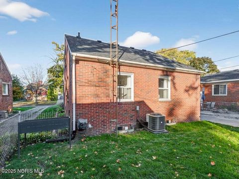 Tiny photo for 4250 Garrison Road, Toledo, OH 43613 (MLS # 10000863)