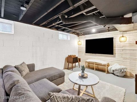 Tiny photo for 4250 Garrison Road, Toledo, OH 43613 (MLS # 10000863)