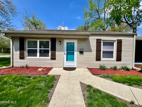 Tiny photo for 1905 Meadow Avenue, Maumee, OH 43537 (MLS # 10006788)