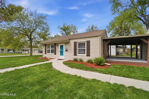 Photo of 1905 Meadow Avenue, Maumee, OH 43537 (MLS # 10006788)