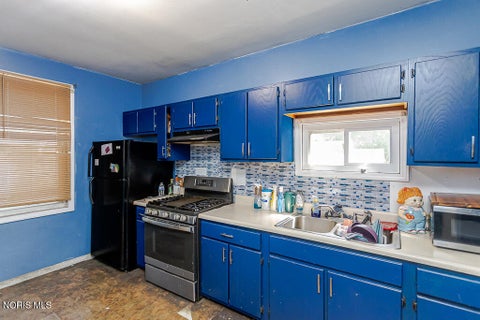 Tiny photo for 321 Hiett Avenue, Toledo, OH 43609 (MLS # 10011553)