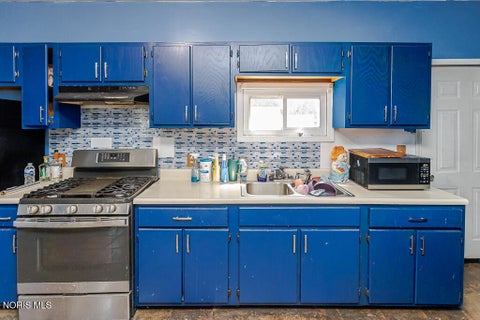 Tiny photo for 321 Hiett Avenue, Toledo, OH 43609 (MLS # 10011553)