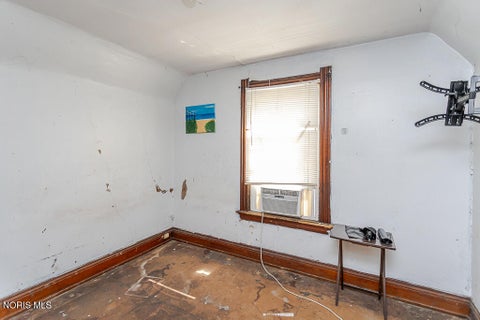 Tiny photo for 321 Hiett Avenue, Toledo, OH 43609 (MLS # 10011553)