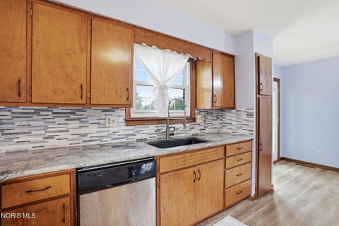 Tiny photo for 527 Sheffield Drive, Findlay, OH 45840 (MLS # 10010657)