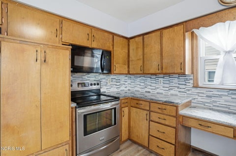 Tiny photo for 527 Sheffield Drive, Findlay, OH 45840 (MLS # 10010657)