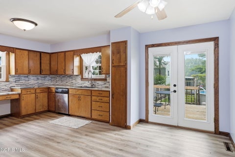 Tiny photo for 527 Sheffield Drive, Findlay, OH 45840 (MLS # 10010657)