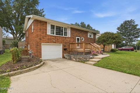 Tiny photo for 527 Sheffield Drive, Findlay, OH 45840 (MLS # 10010657)