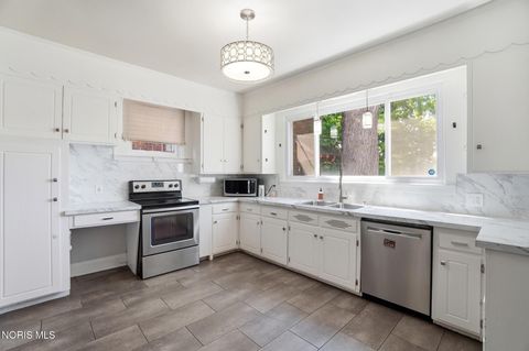 Tiny photo for 1633 Potomac Drive, Toledo, OH 43607 (MLS # 10008215)