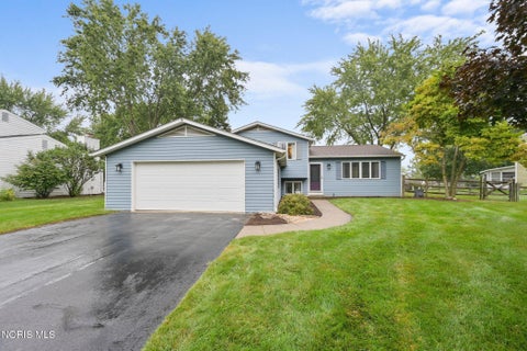 Tiny photo for 176 Foxhill Lane, Perrysburg, OH 43551 (MLS # 10012467)