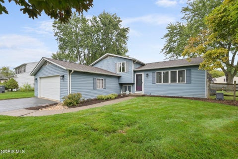 Tiny photo for 176 Foxhill Lane, Perrysburg, OH 43551 (MLS # 10012467)