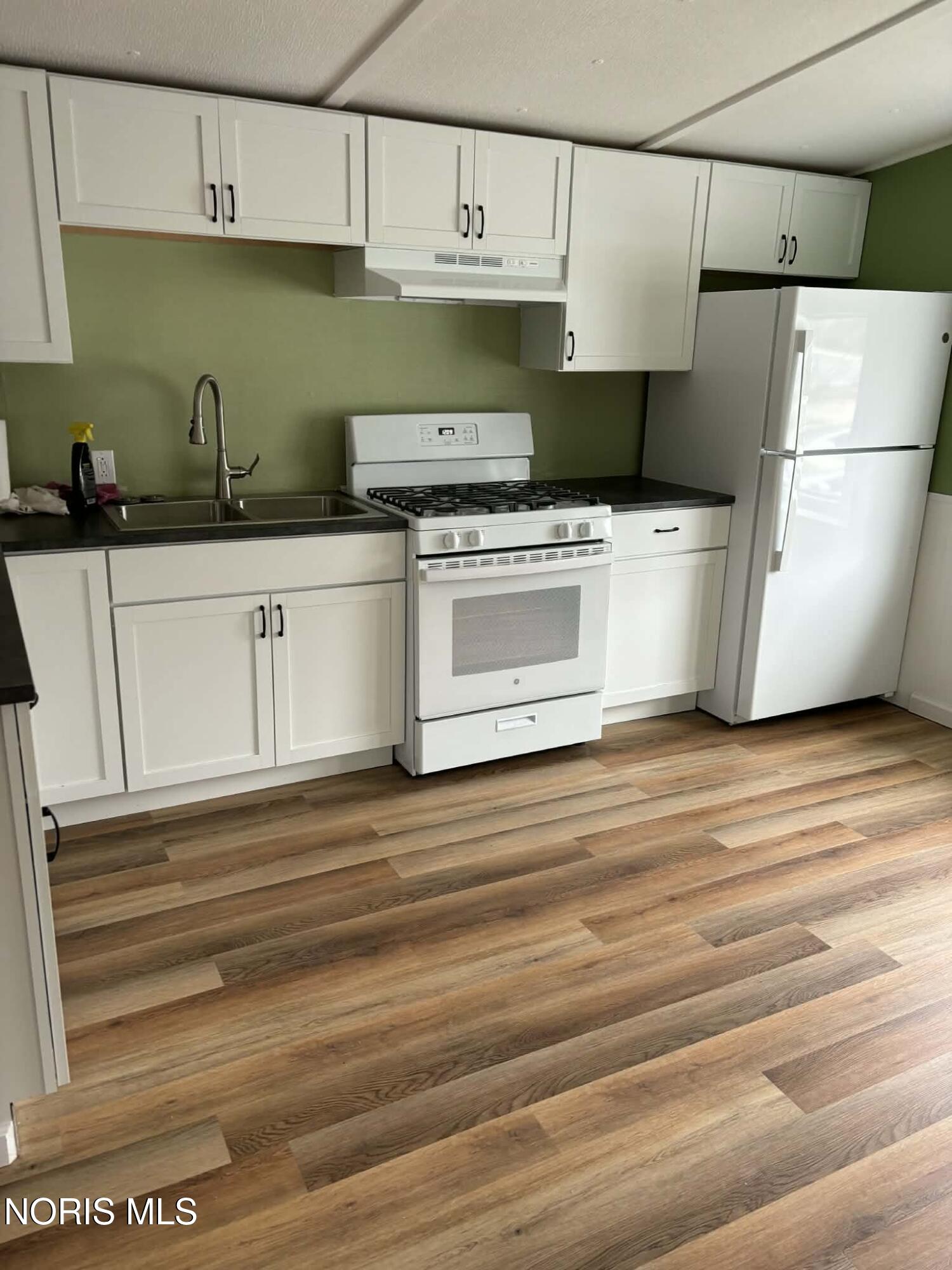 1406 Huntington Drive