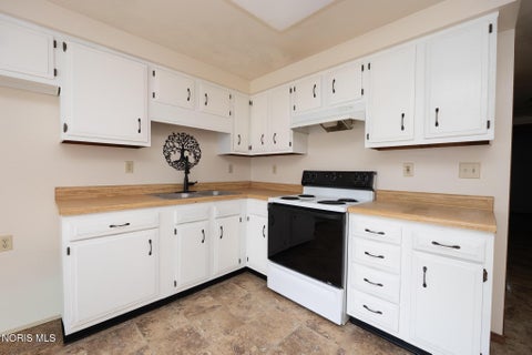 Tiny photo for 316 Lester Avenue, Findlay, OH 45840 (MLS # 10013892)