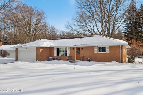 Tiny photo for 935 Clark Street, Bowling Green, OH 43402 (MLS # 10003504)