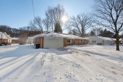 Tiny photo for 935 Clark Street, Bowling Green, OH 43402 (MLS # 10003504)