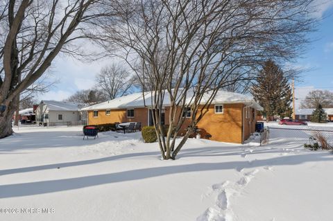 Tiny photo for 935 Clark Street, Bowling Green, OH 43402 (MLS # 10003504)