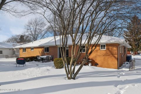 Tiny photo for 935 Clark Street, Bowling Green, OH 43402 (MLS # 10003504)