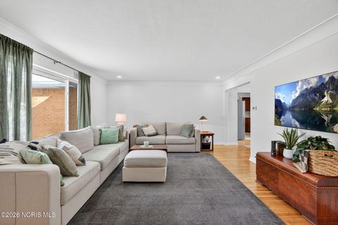 Tiny photo for 935 Clark Street, Bowling Green, OH 43402 (MLS # 10003504)