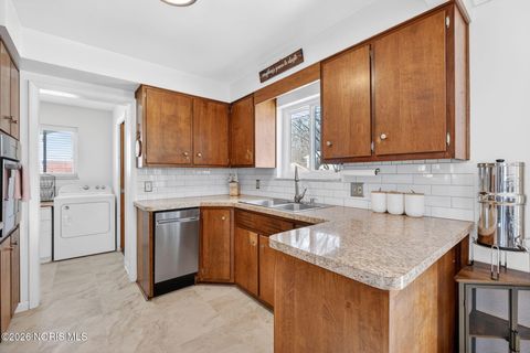 Tiny photo for 935 Clark Street, Bowling Green, OH 43402 (MLS # 10003504)