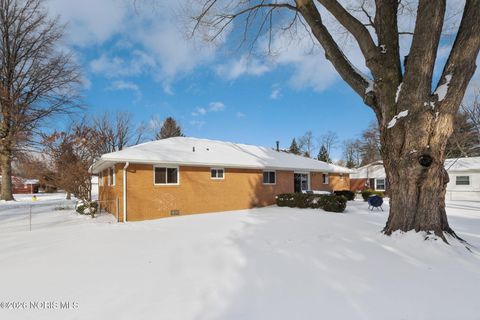 Tiny photo for 935 Clark Street, Bowling Green, OH 43402 (MLS # 10003504)