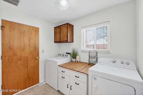 Tiny photo for 935 Clark Street, Bowling Green, OH 43402 (MLS # 10003504)