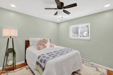 Tiny photo for 935 Clark Street, Bowling Green, OH 43402 (MLS # 10003504)