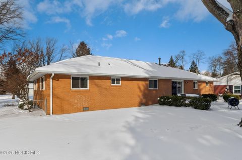 Tiny photo for 935 Clark Street, Bowling Green, OH 43402 (MLS # 10003504)