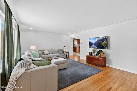 Tiny photo for 935 Clark Street, Bowling Green, OH 43402 (MLS # 10003504)