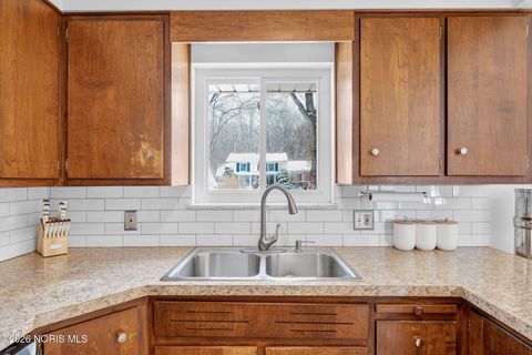 Tiny photo for 935 Clark Street, Bowling Green, OH 43402 (MLS # 10003504)