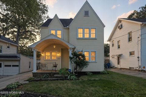 Photo of 2645 Grantwood Drive, Toledo, OH 43613 (MLS # 10000266)