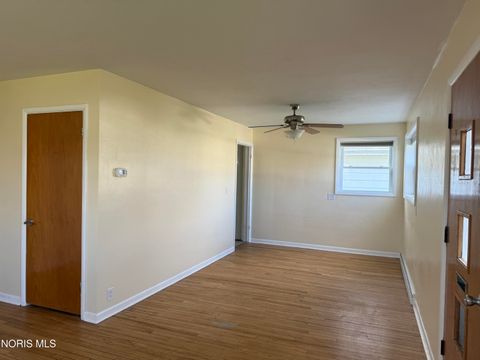 Tiny photo for 411 S Collinwood Boulevard, Fremont, OH 43420 (MLS # 10006037)