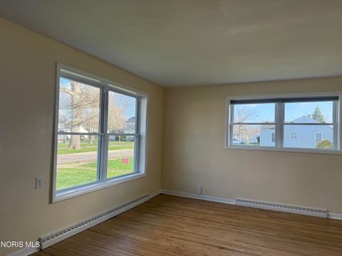 Tiny photo for 411 S Collinwood Boulevard, Fremont, OH 43420 (MLS # 10006037)