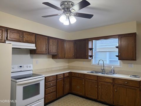 Tiny photo for 411 S Collinwood Boulevard, Fremont, OH 43420 (MLS # 10006037)