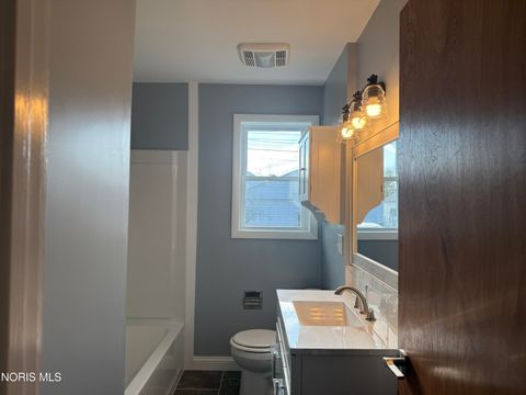 Tiny photo for 411 S Collinwood Boulevard, Fremont, OH 43420 (MLS # 10006037)