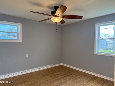 Tiny photo for 411 S Collinwood Boulevard, Fremont, OH 43420 (MLS # 10006037)