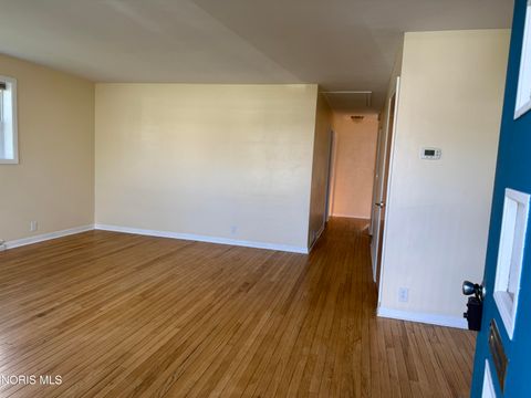 Tiny photo for 411 S Collinwood Boulevard, Fremont, OH 43420 (MLS # 10006037)