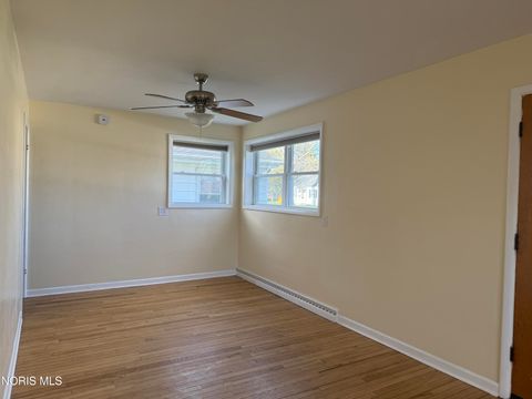 Tiny photo for 411 S Collinwood Boulevard, Fremont, OH 43420 (MLS # 10006037)