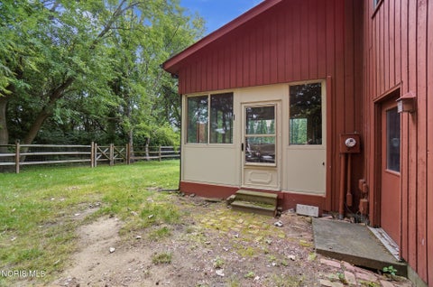 Tiny photo for 854 Country Club Drive, Bowling Green, OH 43402 (MLS # 10013222)
