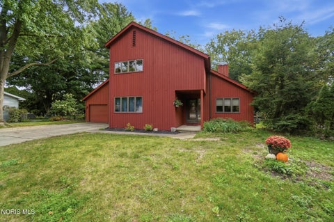 Photo of 854 Country Club Drive, Bowling Green, OH 43402 (MLS # 10013222)