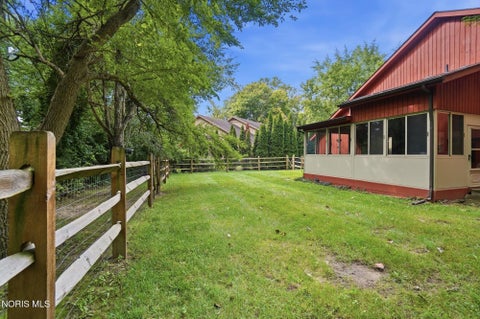 Tiny photo for 854 Country Club Drive, Bowling Green, OH 43402 (MLS # 10013222)
