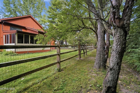 Tiny photo for 854 Country Club Drive, Bowling Green, OH 43402 (MLS # 10013222)