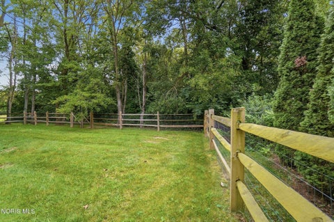 Tiny photo for 854 Country Club Drive, Bowling Green, OH 43402 (MLS # 10013222)