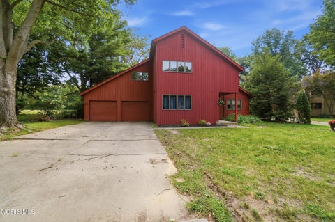 Tiny photo for 854 Country Club Drive, Bowling Green, OH 43402 (MLS # 10013222)