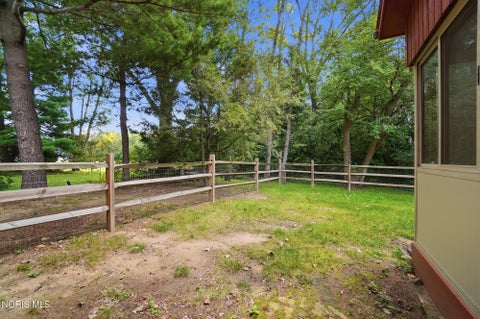 Tiny photo for 854 Country Club Drive, Bowling Green, OH 43402 (MLS # 10013222)