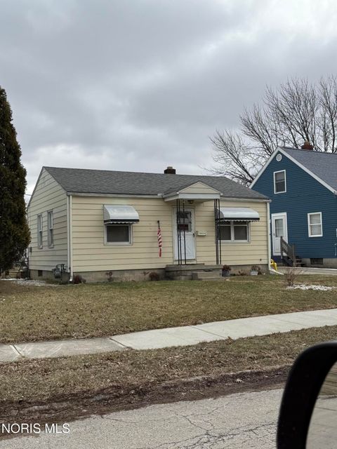 Photo of 1701 Milroy Avenue, Toledo, OH 43605 (MLS # 10004412)