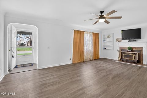 Tiny photo for 2137 Tremainsville Road, Toledo, OH 43613 (MLS # 10006235)