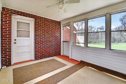 Tiny photo for 2137 Tremainsville Road, Toledo, OH 43613 (MLS # 10006235)